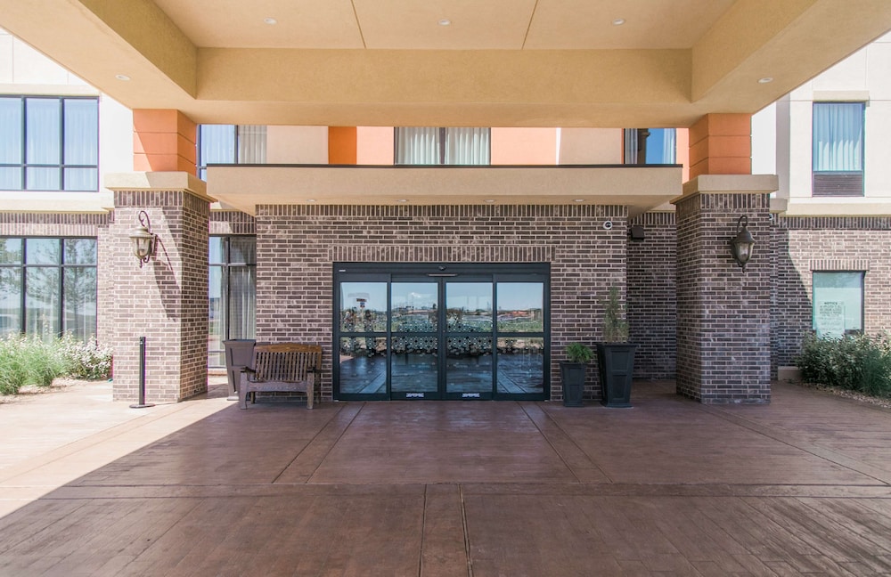 Hampton Inn & Suites Amarillo East - photo 32