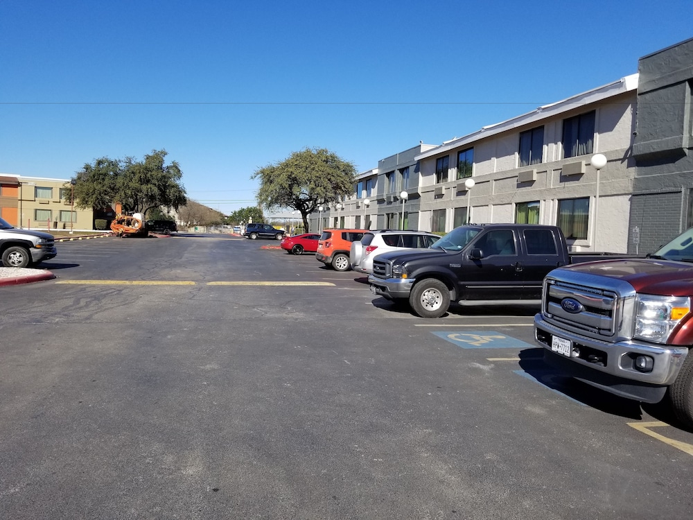 SureStay Hotel by Best Western San Antonio Northeast - photo 42