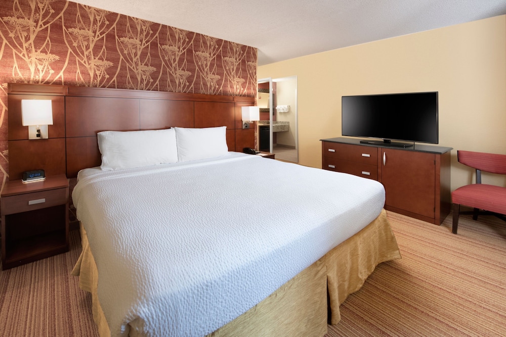 Courtyard by Marriott Dallas Plano in Legacy Park - photo 9