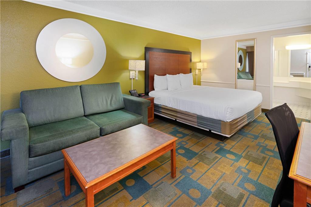 Travelodge by Wyndham Phoenix North - photo 23