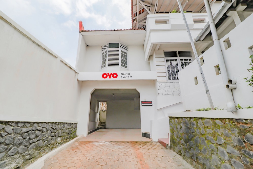 Oyo 90223 Bumi Langit in Cianjur, Indonesia