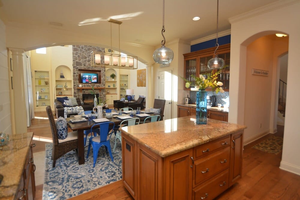 Ocean View Paradise Steps away from the Beach Will Accommodate Up To 10 People including 1 3 Fa - photo 5