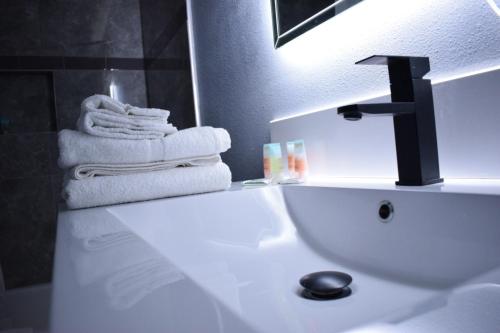 Willow Tree Inn & Suites - photo 9
