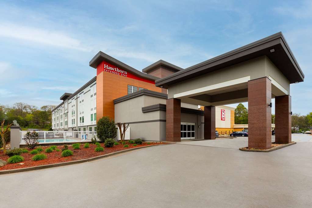 La Quinta Inn & Suites by Wyndham Knoxville Papermill - photo 16