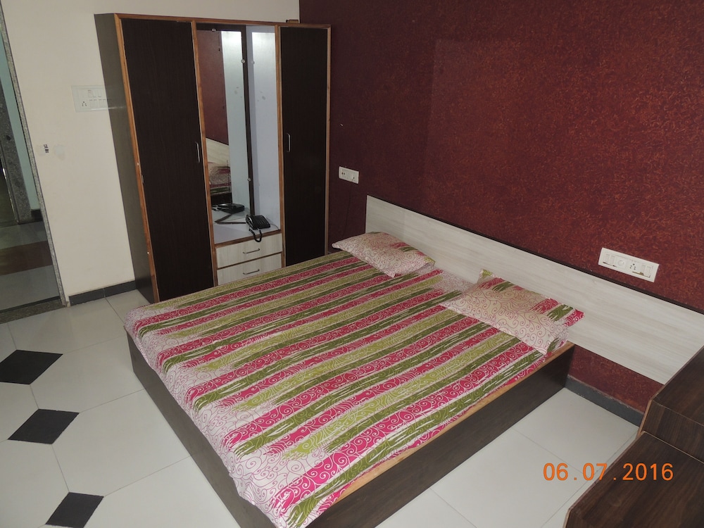 Hotel Rajvi Palace — hotel in Visnagar