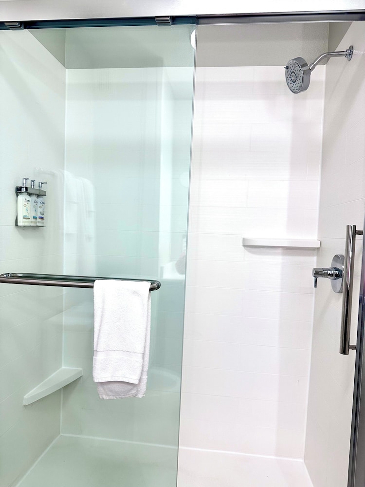 Holiday Inn Express Hotel & Suites Hinesville East Fort Stewart - photo 86