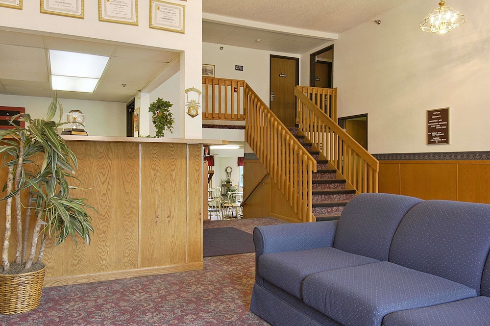 Super 8 by Wyndham Omaha West Dodge - photo 3