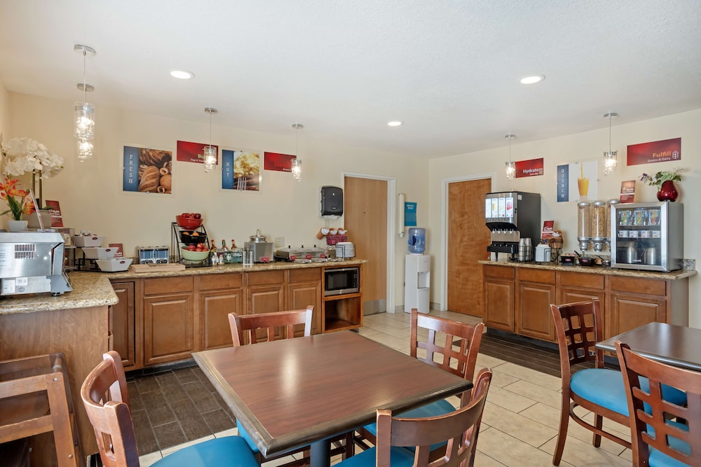 Best Western Plus Lonoke Hotel - photo 32