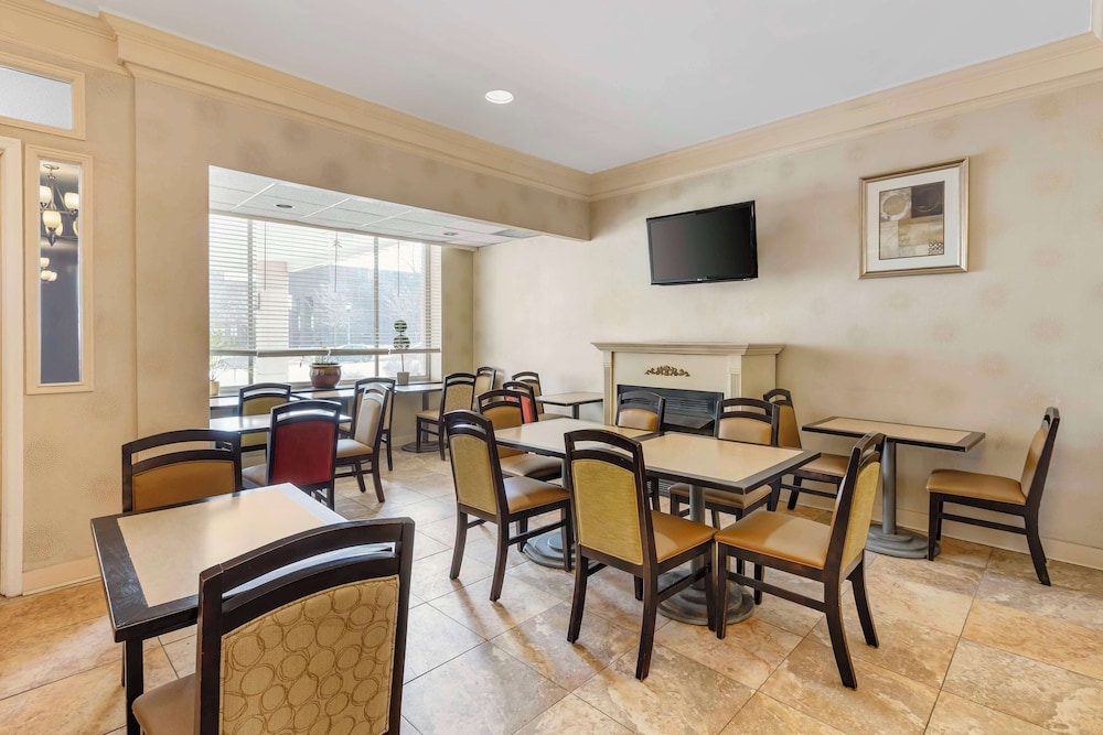 Hotel Watertown - photo 3