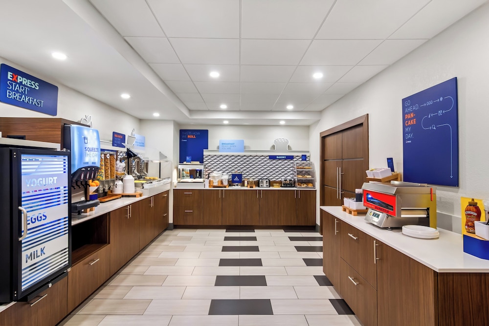 Holiday Inn Express & Suites Jacksonville SE Med Ctr Area by IHG - photo 44