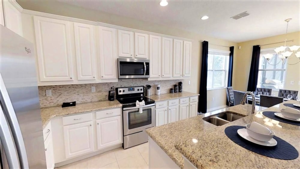 Golden Palms Vacation Resort Eight bedroom - photo 41