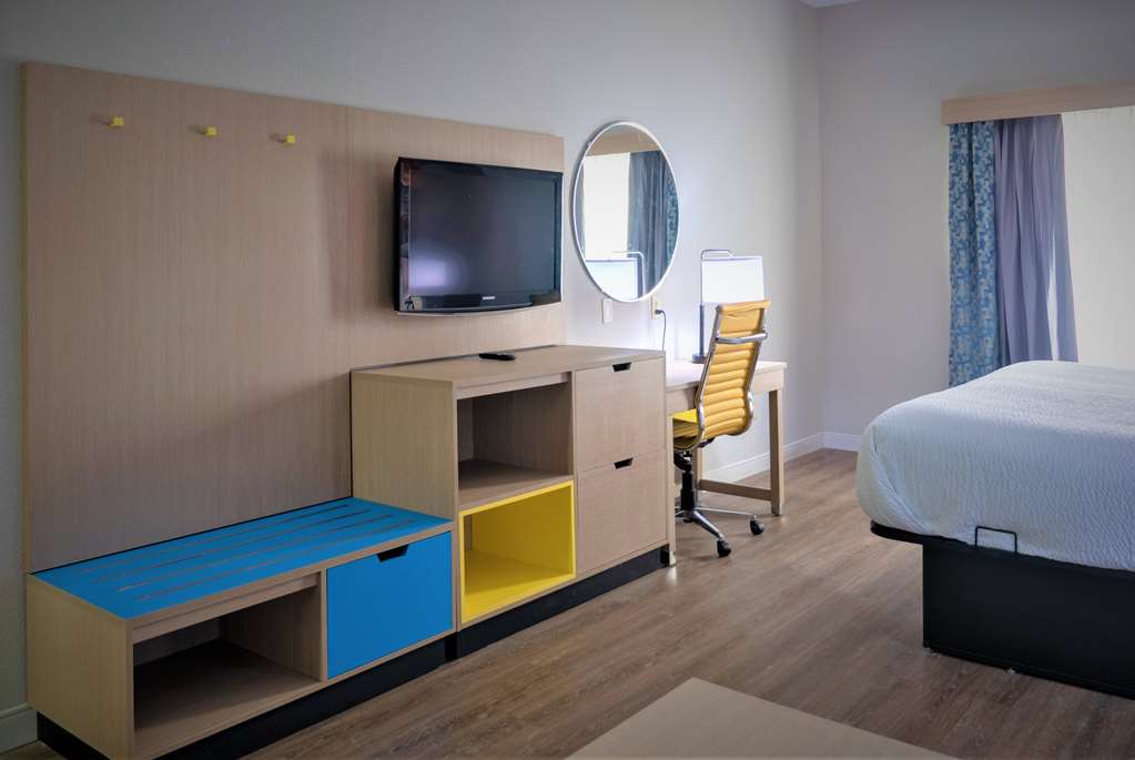 Days Inn & Suites by Wyndham Savannah North I 95 - photo 15