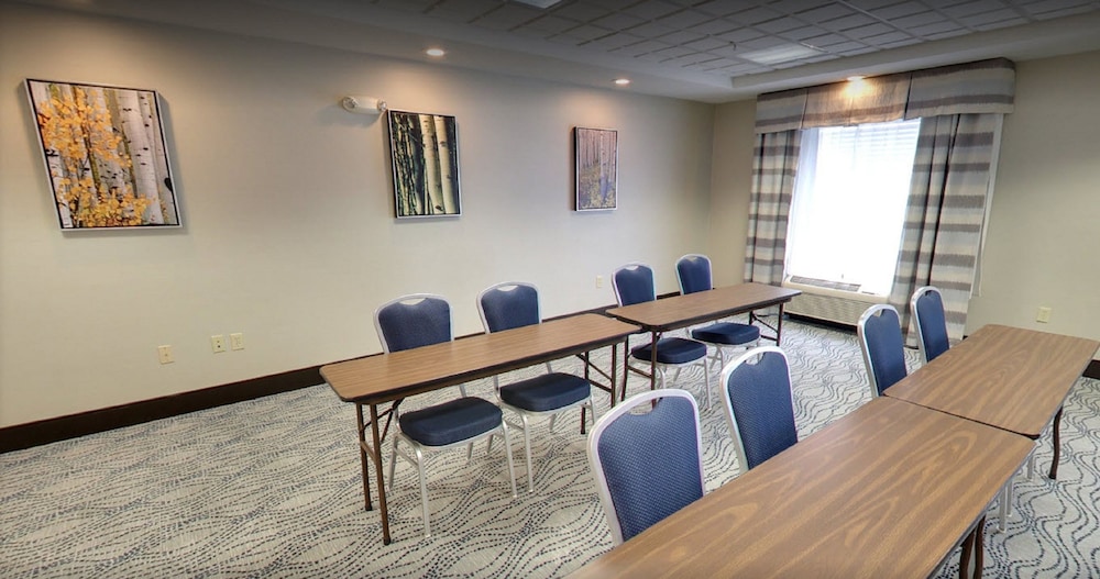 Holiday Inn Express & Suites Jackson by IHG - photo 18