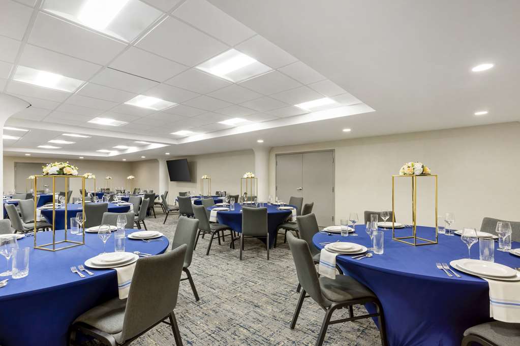 Comfort Inn & Suites Newark Liberty International Airport - photo 50