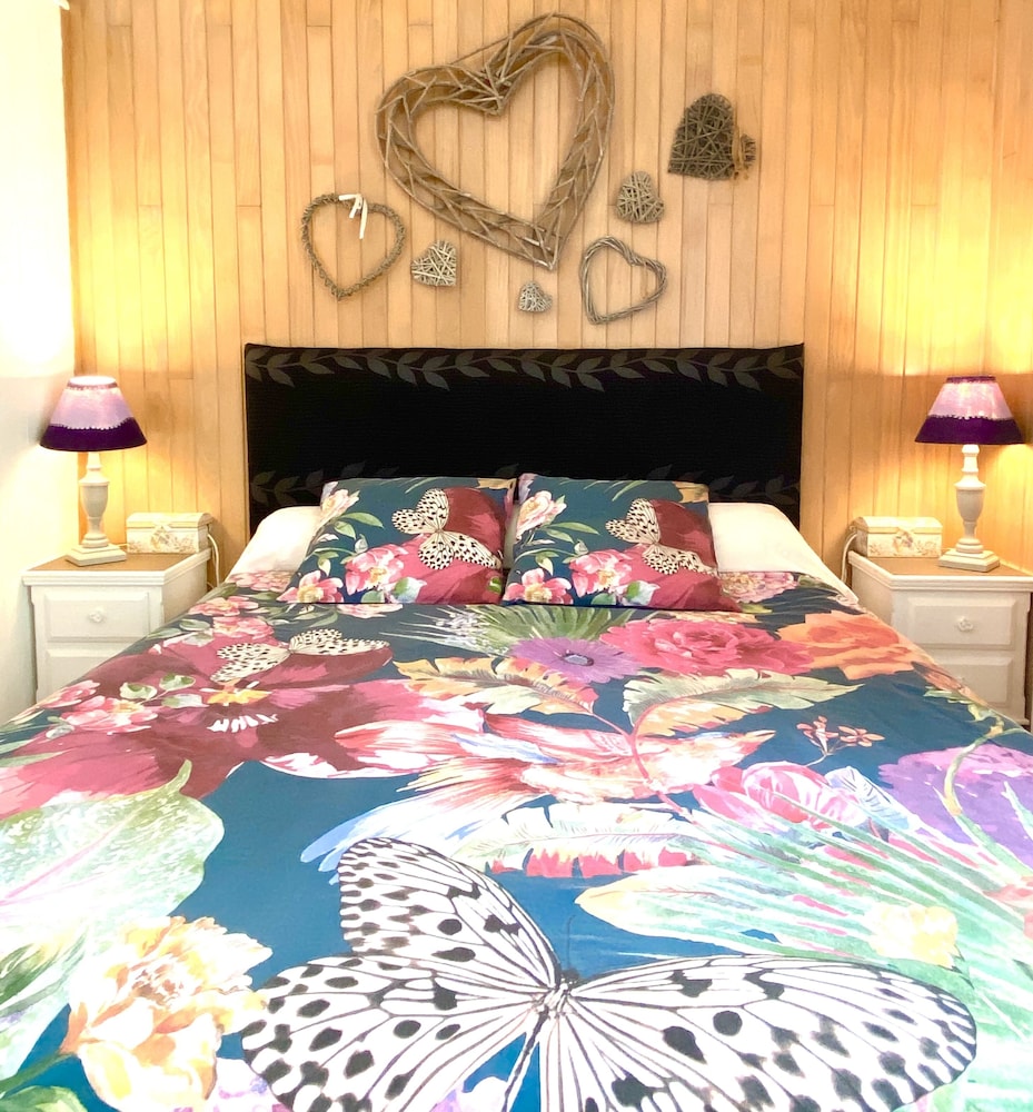 Le Petit Prince Espace bien être avec Spa Piscine chauffée in Sarlat-La-Caneda, France