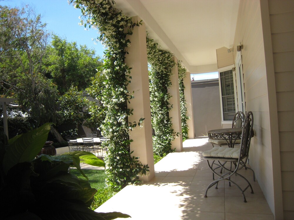 Brezza Bella Boutique Bed & Breakfast — 4-Star Luxury Hotel in Merewether, Australia