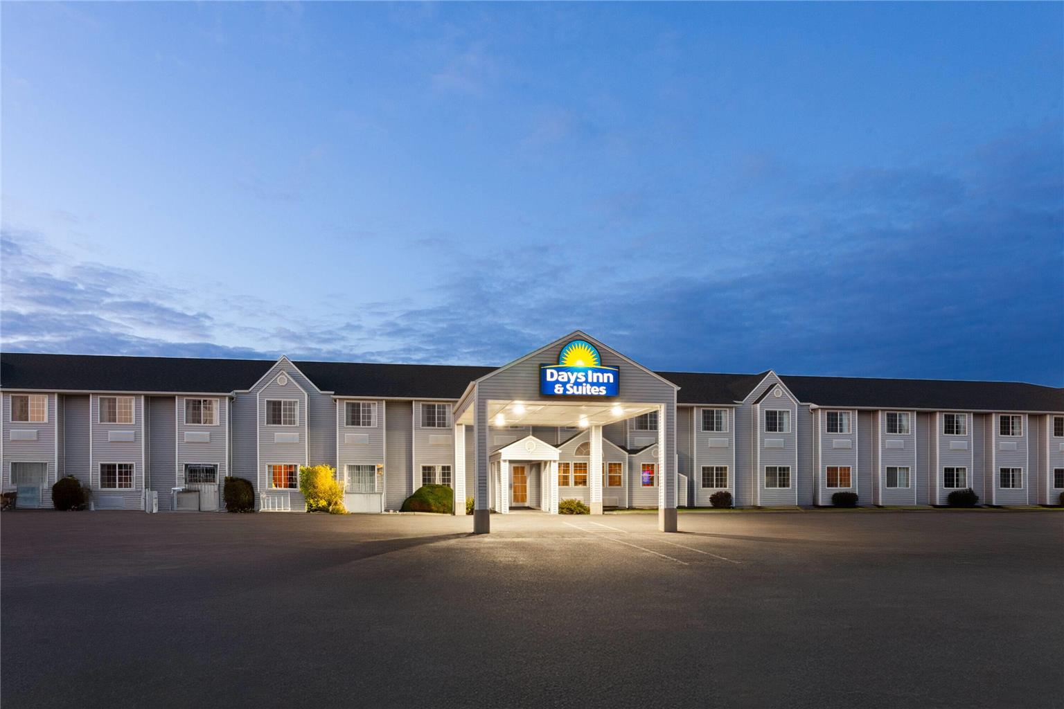 Days Inn & Suites by Wyndham Spokane Airport Airway Heights - photo 3