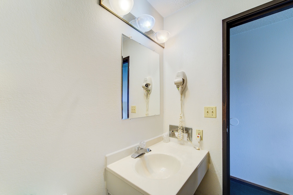 Capital O Amerihost Inn and Suites Kingdom City Hwy 54 MO - photo 46