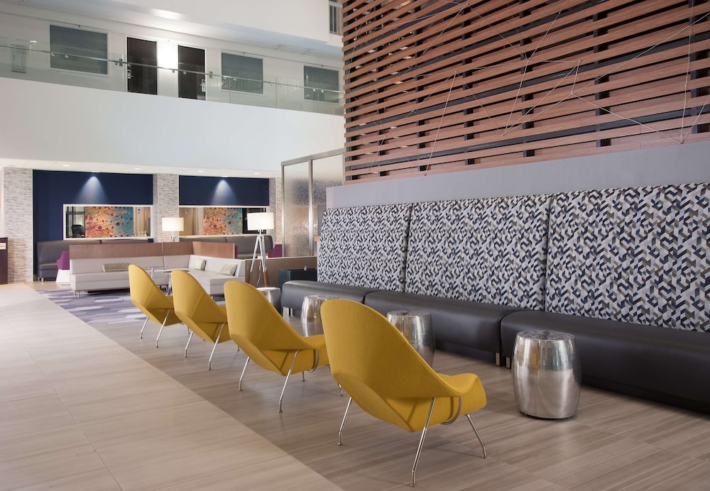 Embassy Suites by Hilton Raleigh Crabtree - photo 4