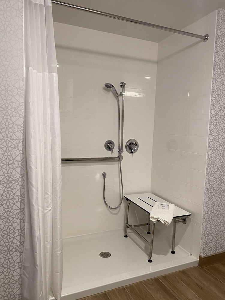 Hampton Inn & Suites Olean - photo 45
