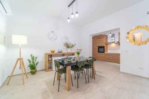 Linfa Guest House Olbia Centro — 4-Star Luxury Hotel in Olbia, Italy