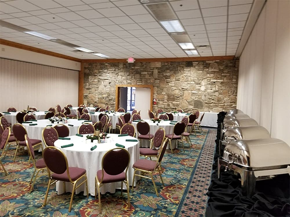 Inn of the Hills Resort and Conference Center - photo 36