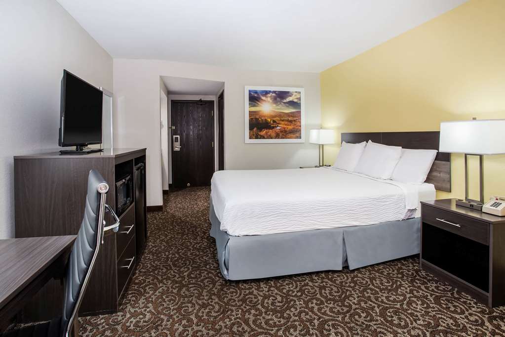 Days Inn by Wyndham Phoenix North - photo 16