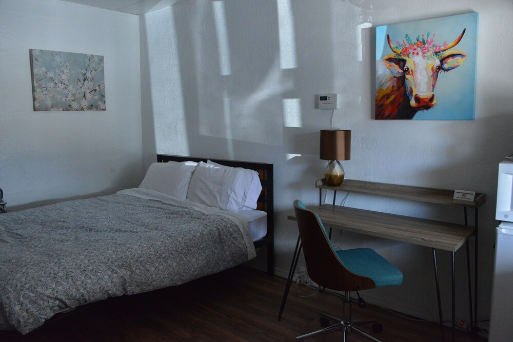 Mojave Trails Inn and Suites - photo 16