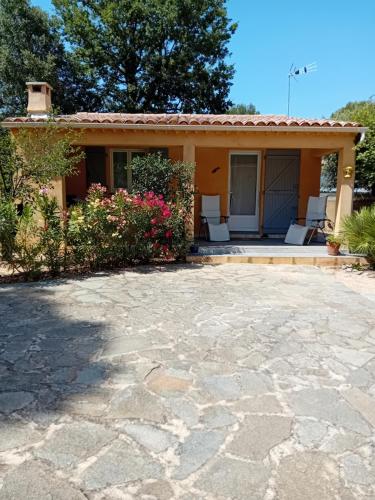 Pavillon Independant 45m2 4 Personnes — hotel in Gareoult