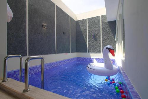 Villa 17 Celcius Private Pool and Rooftop — 4-Star Luxury Hotel in Batu, Indonesia
