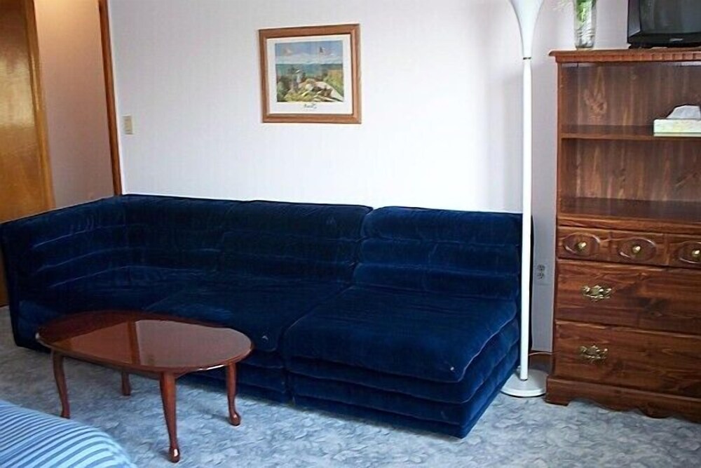 Aquarius Arms Motel - photo 16