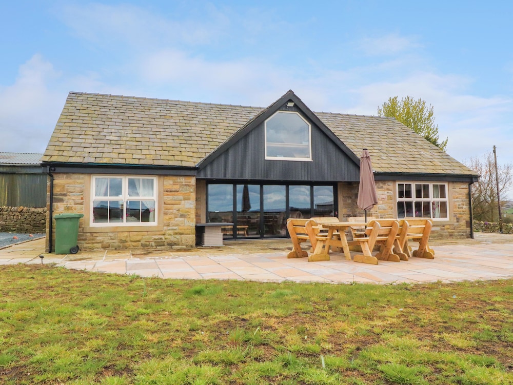 Meadow Top Farm Barn — hotel in Accrington