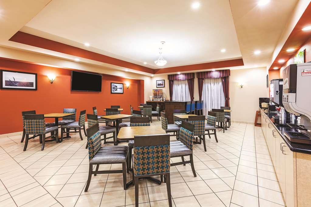 La Quinta Inn & Suites by Wyndham Granbury - photo 28