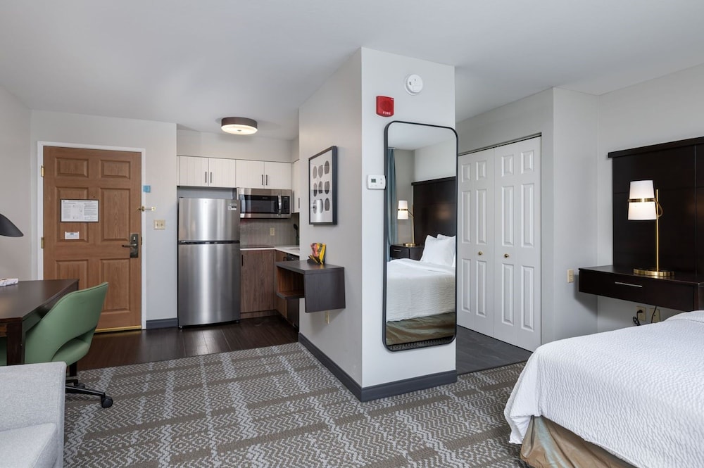 Staybridge Suites Madison East by IHG - photo 10