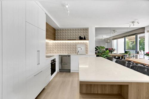 The Cove Noosa Apartment 22 — 4-Star Luxury Hotel in Noosa Heads, Australia