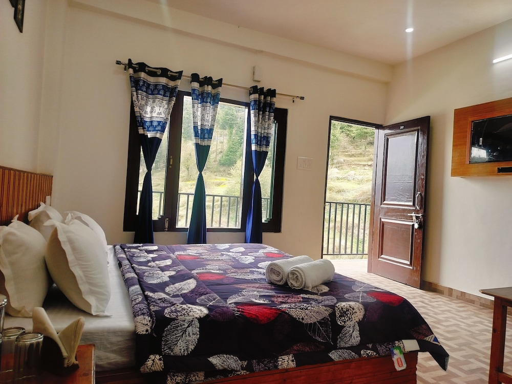Snow Mount View - carbon neutral hotel in Dalhousie