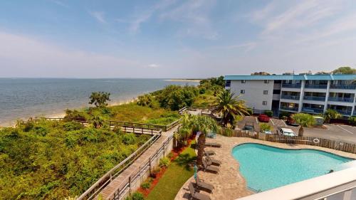 Bay View Villas 305 by Tybee Beach Vacation Rentals — 4-Star Luxury Hotel in Tybee Island, United States