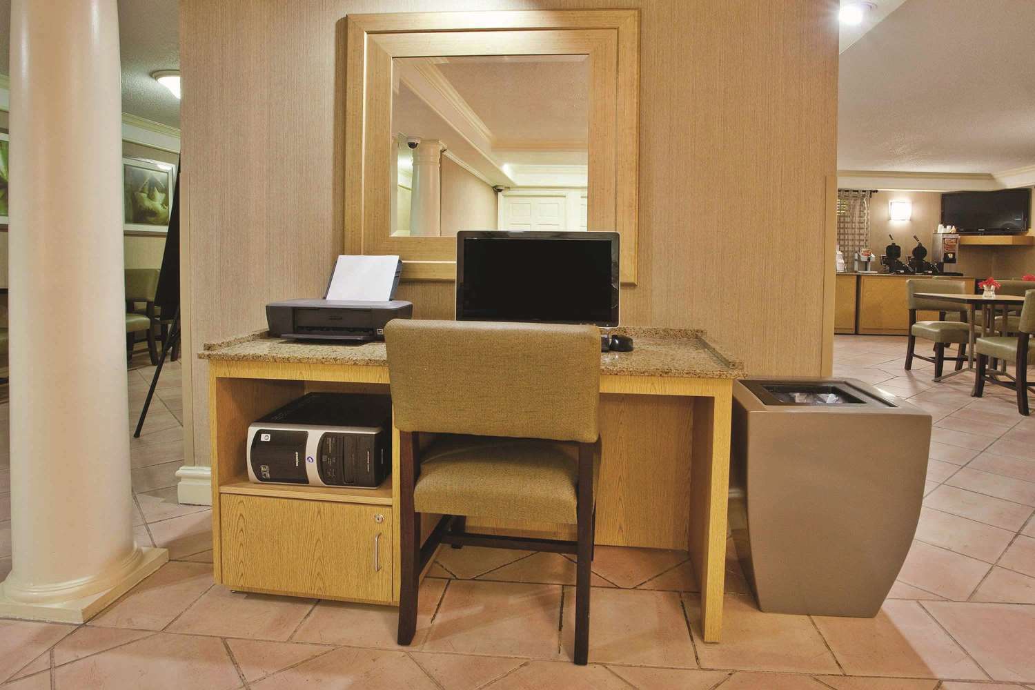 La Quinta Inn Savannah Midtown - photo 20