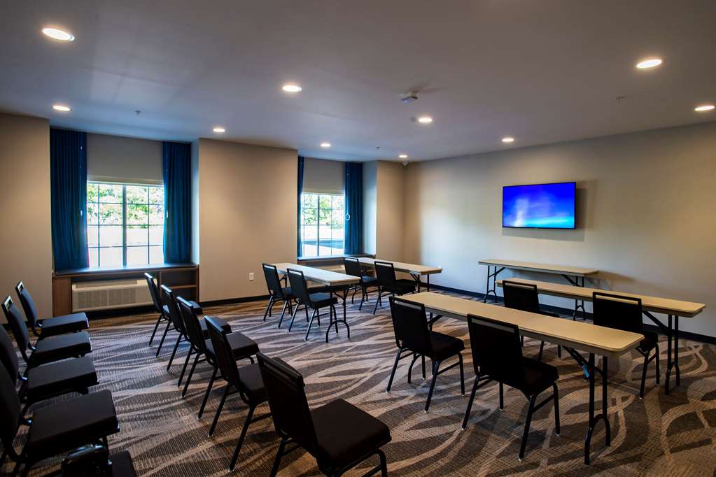 Microtel Inn & Suites by Wyndham Amsterdam - photo 27