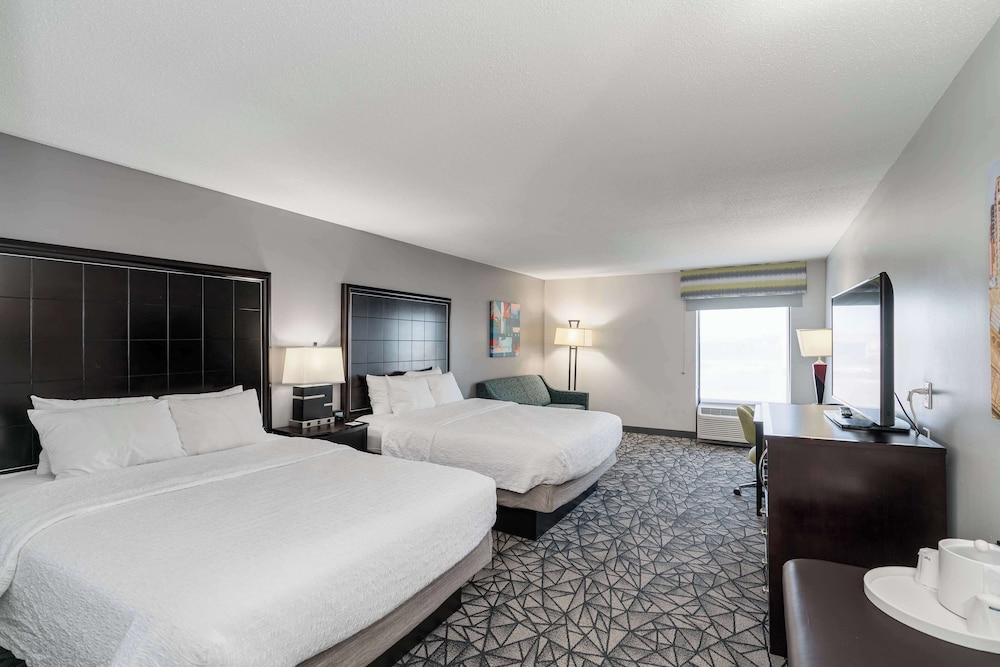 Hampton Inn Bloomington West - photo 7