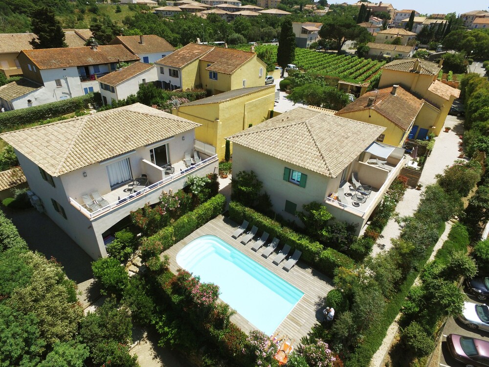 Les Camelias De Julienne in La Croix-Valmer, France