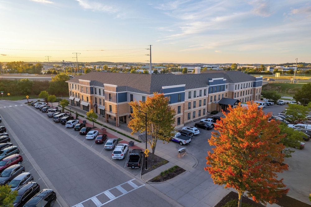 Staybridge Suites Middleton Madison West by IHG - photo 55