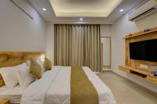 The Lodgers Luxury 1 BHK Serviced Apartment in Gurugram Near Millennium City Centre Metro
