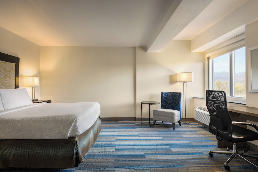 Holiday Inn Express & Suites Colorado Springs Central by IHG - photo 13