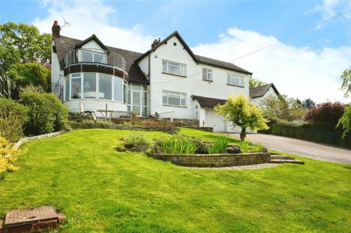 Racing Accommodation on course — hotel in Southam