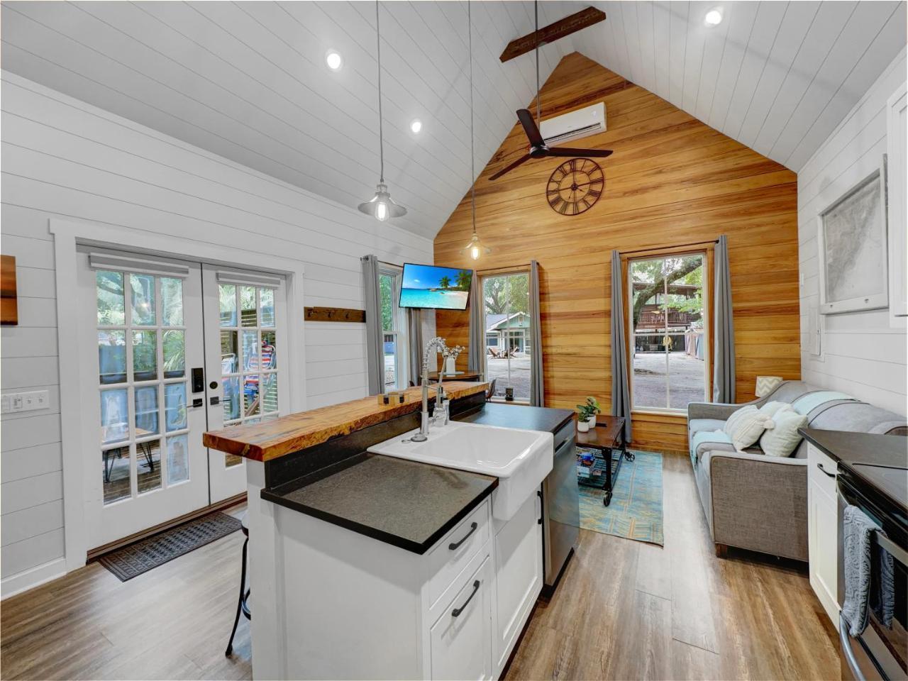 Cozy Island Cottage — 4-Star Luxury Hotel in Charleston, United States