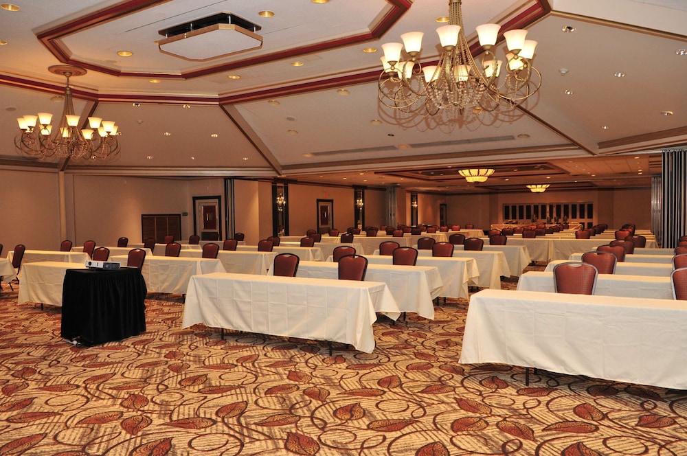 SureStay Plus Hotel by Best Western Lehigh Valley - photo 28