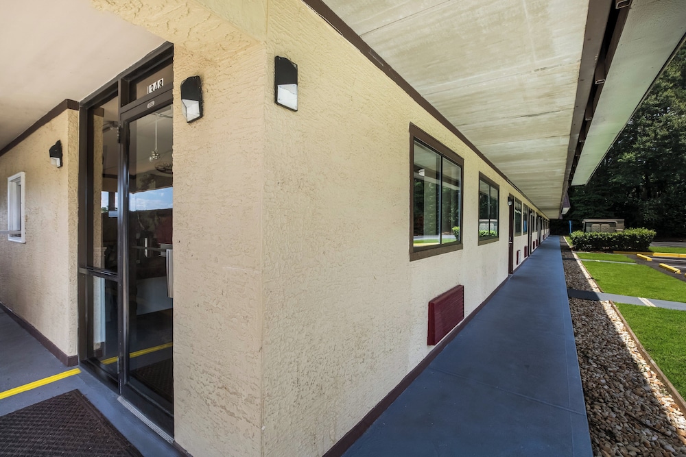 Red Roof Inn Atlanta South Morrow - photo 28