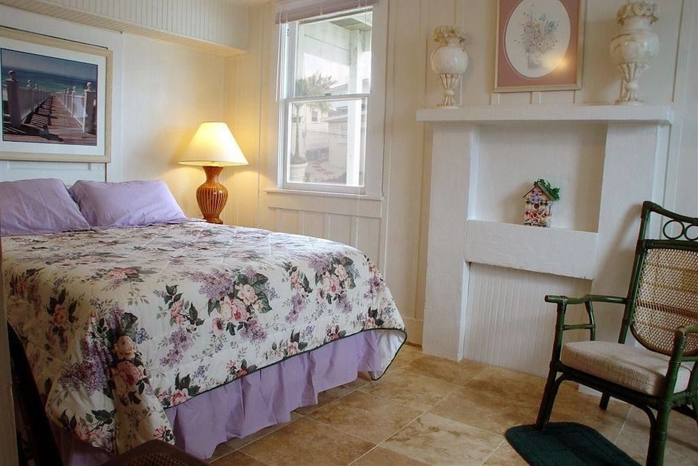 Sun N Fun Beachfront Vacation Rentals - photo 4