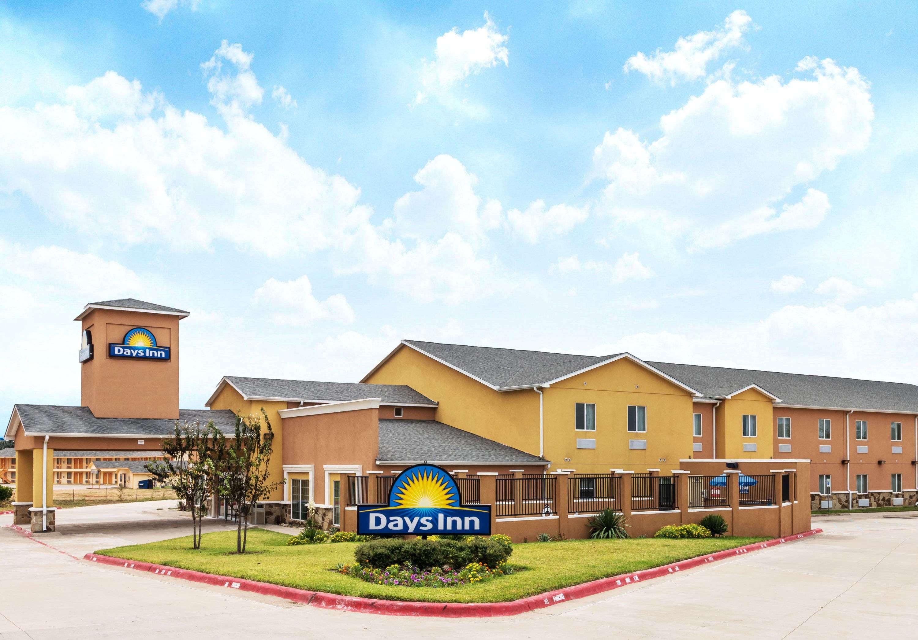 Days Inn by Wyndham Rockdale Texas - featured photo